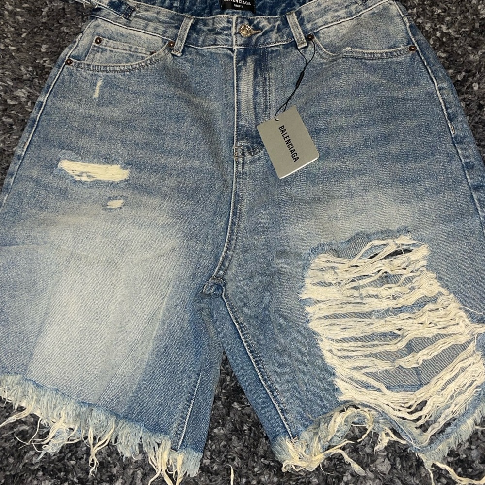 Baldnciaga men’s distressed jorts